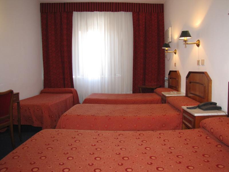 Hotel Tres Sargentos บัวโนสไอเรส ภายนอก รูปภาพ