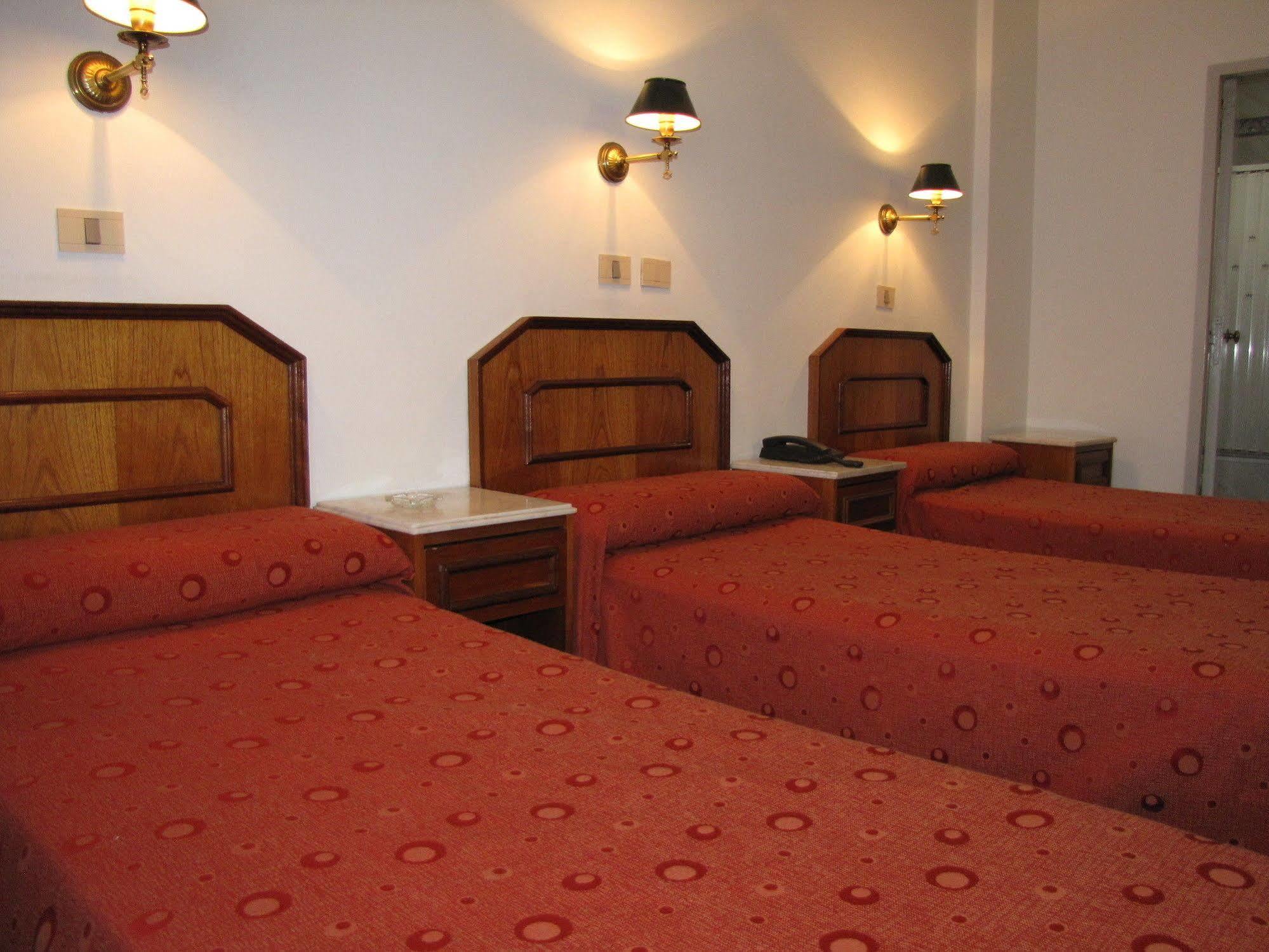 Hotel Tres Sargentos บัวโนสไอเรส ภายนอก รูปภาพ
