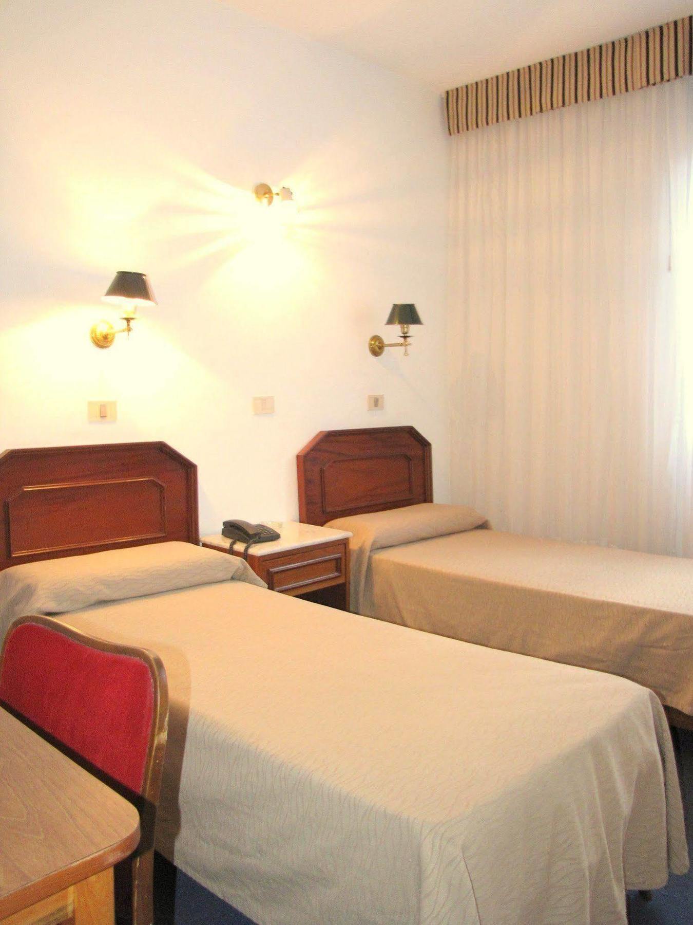 Hotel Tres Sargentos บัวโนสไอเรส ภายนอก รูปภาพ