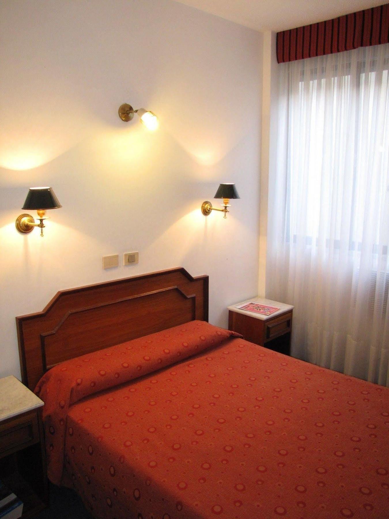 Hotel Tres Sargentos บัวโนสไอเรส ภายนอก รูปภาพ