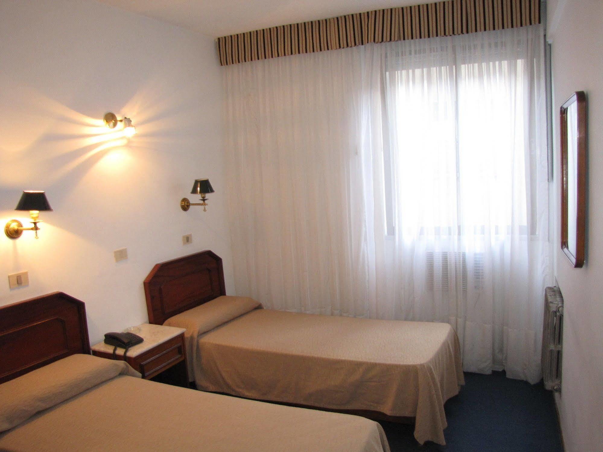 Hotel Tres Sargentos บัวโนสไอเรส ภายนอก รูปภาพ