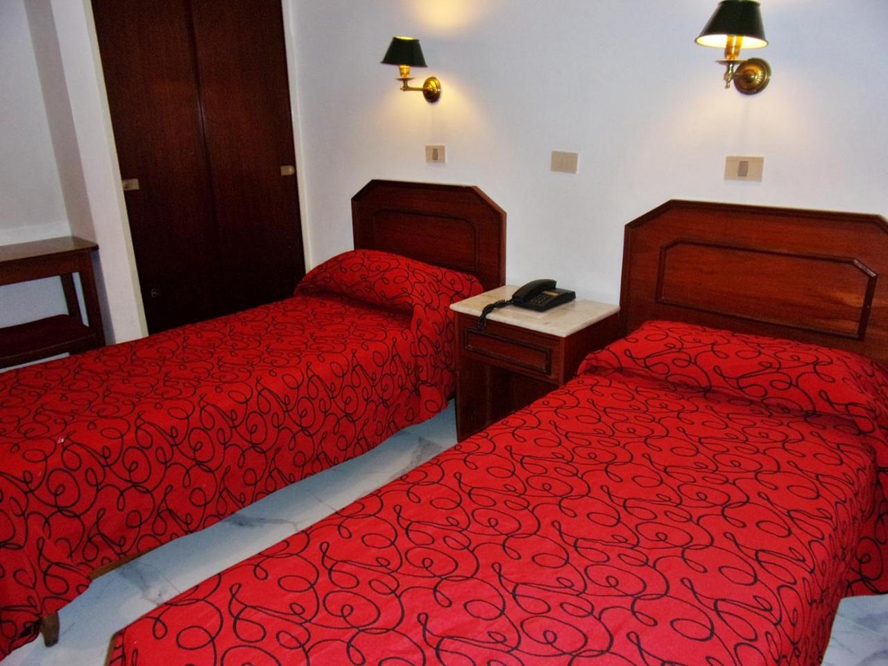 Hotel Tres Sargentos บัวโนสไอเรส ภายนอก รูปภาพ
