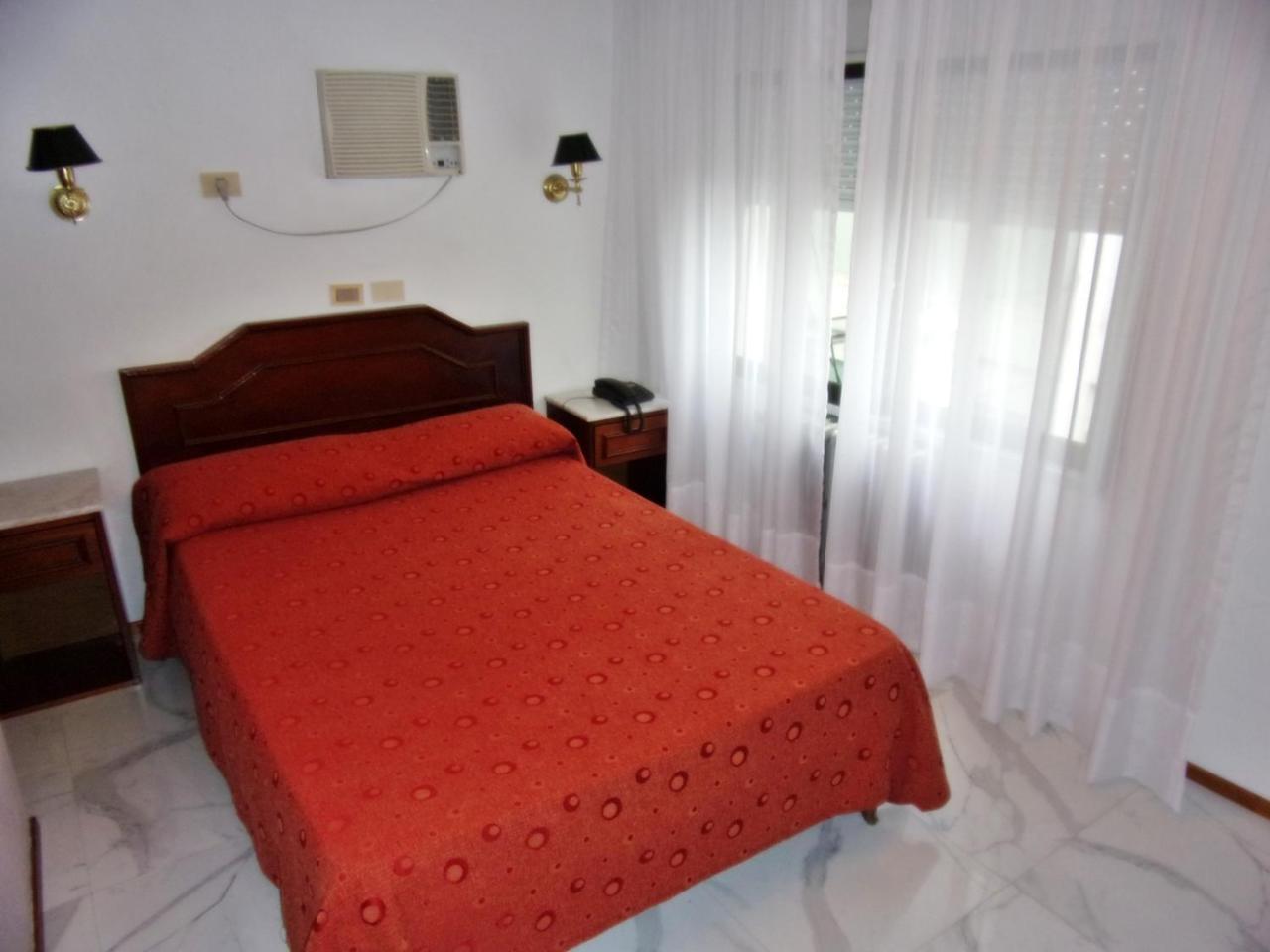Hotel Tres Sargentos บัวโนสไอเรส ภายนอก รูปภาพ