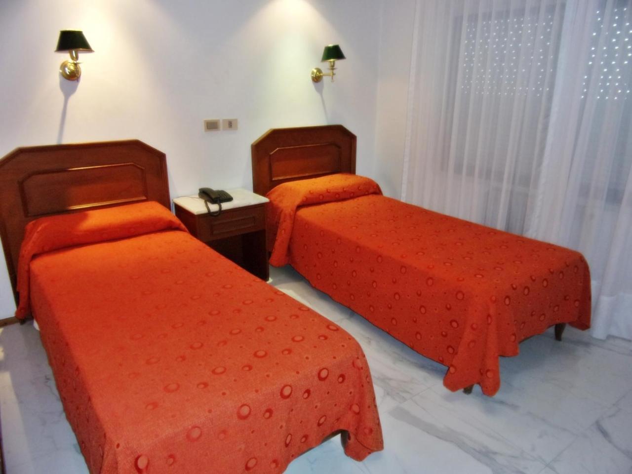 Hotel Tres Sargentos บัวโนสไอเรส ภายนอก รูปภาพ