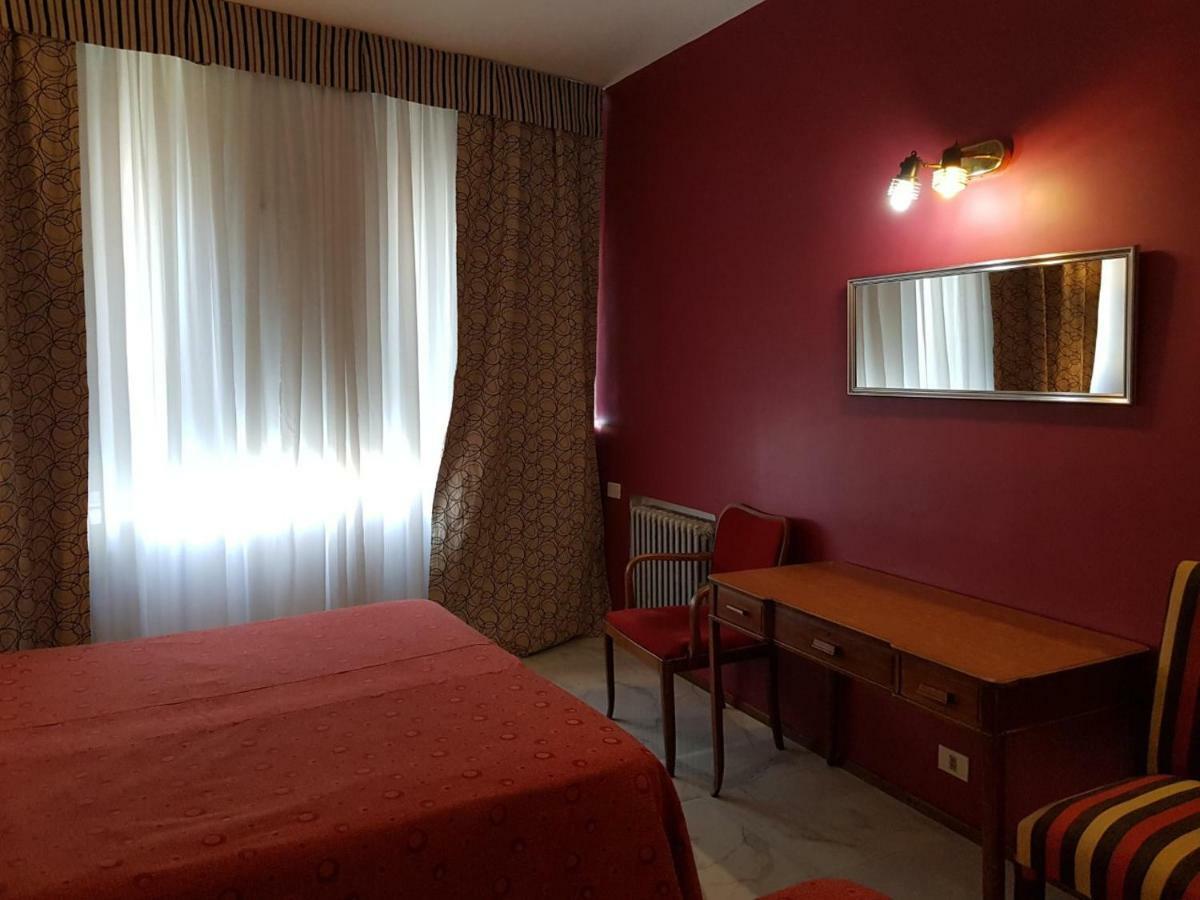 Hotel Tres Sargentos บัวโนสไอเรส ภายนอก รูปภาพ