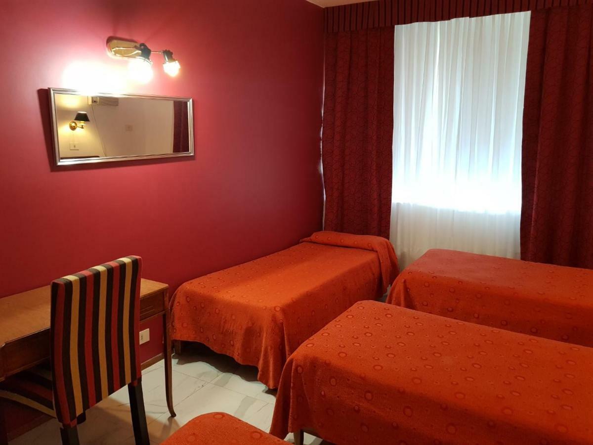 Hotel Tres Sargentos บัวโนสไอเรส ภายนอก รูปภาพ